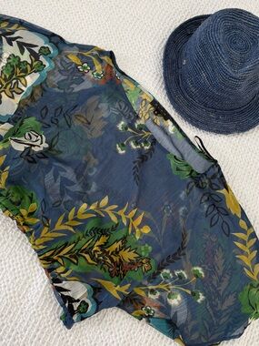 NWT Glam Floral Patterned Sheer peplum Blouse